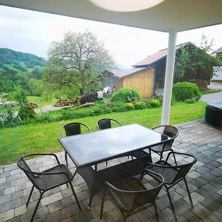 Dreimaederlhaus شقة *